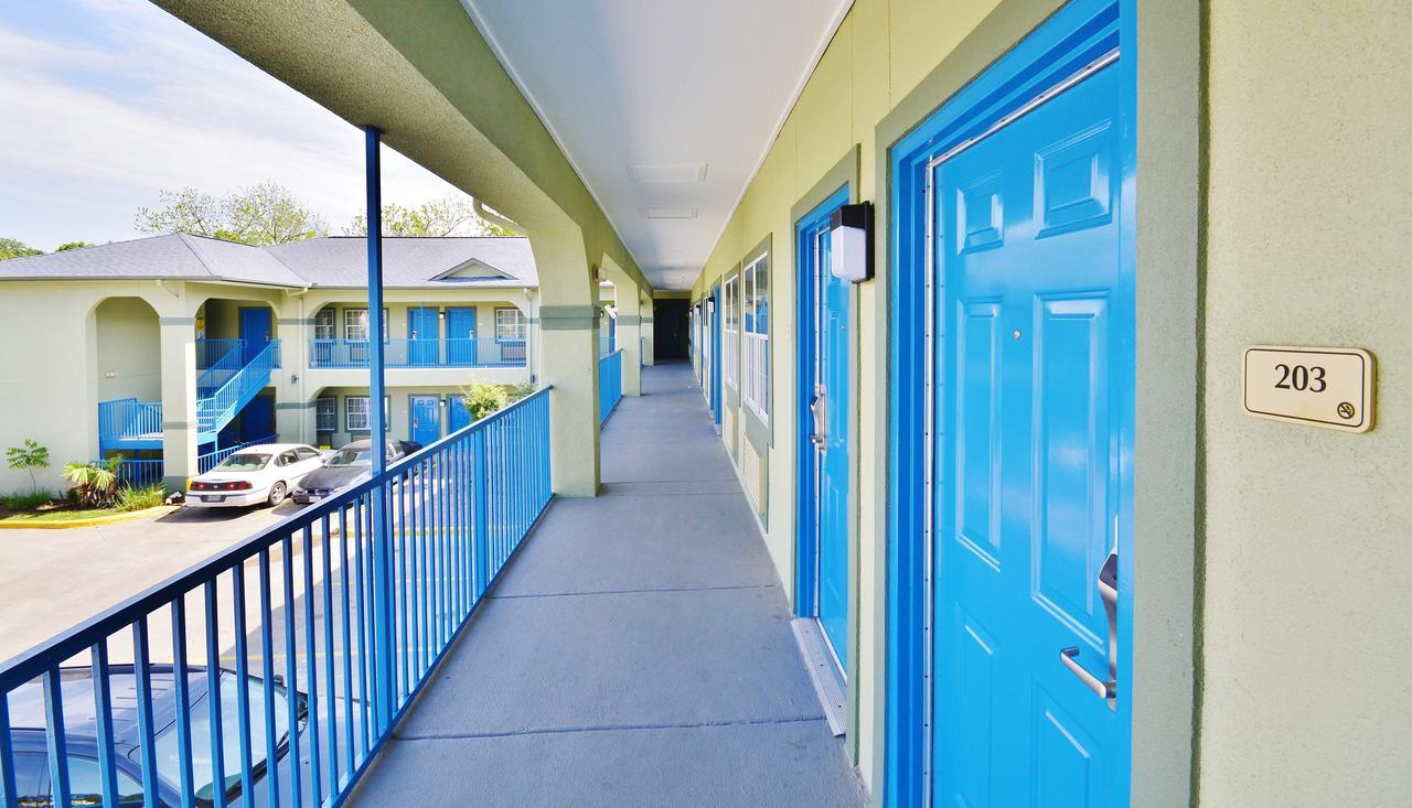 Scottish Inn And Suites Alvin Exterior foto