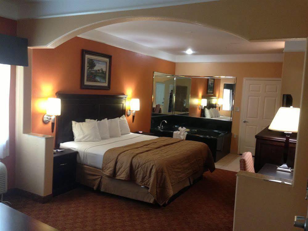 Scottish Inn And Suites Alvin Exterior foto